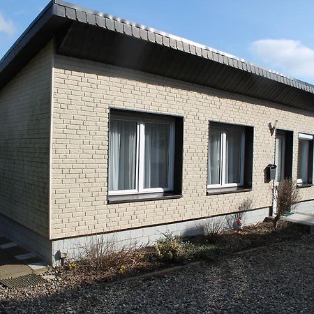 Spacious Bungalow Near Sea In Grundshagen Exterior photo