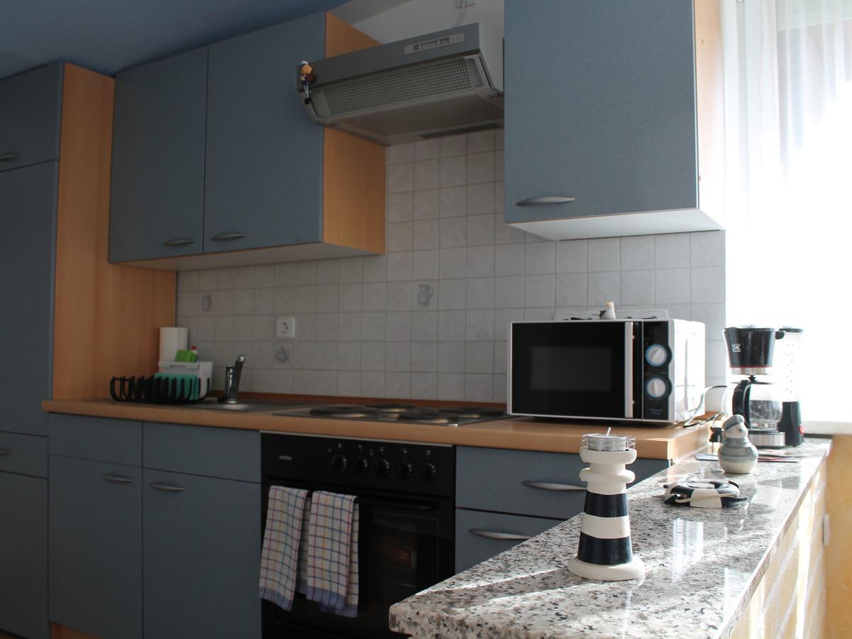Spacious Bungalow Near Sea In Grundshagen Exterior photo