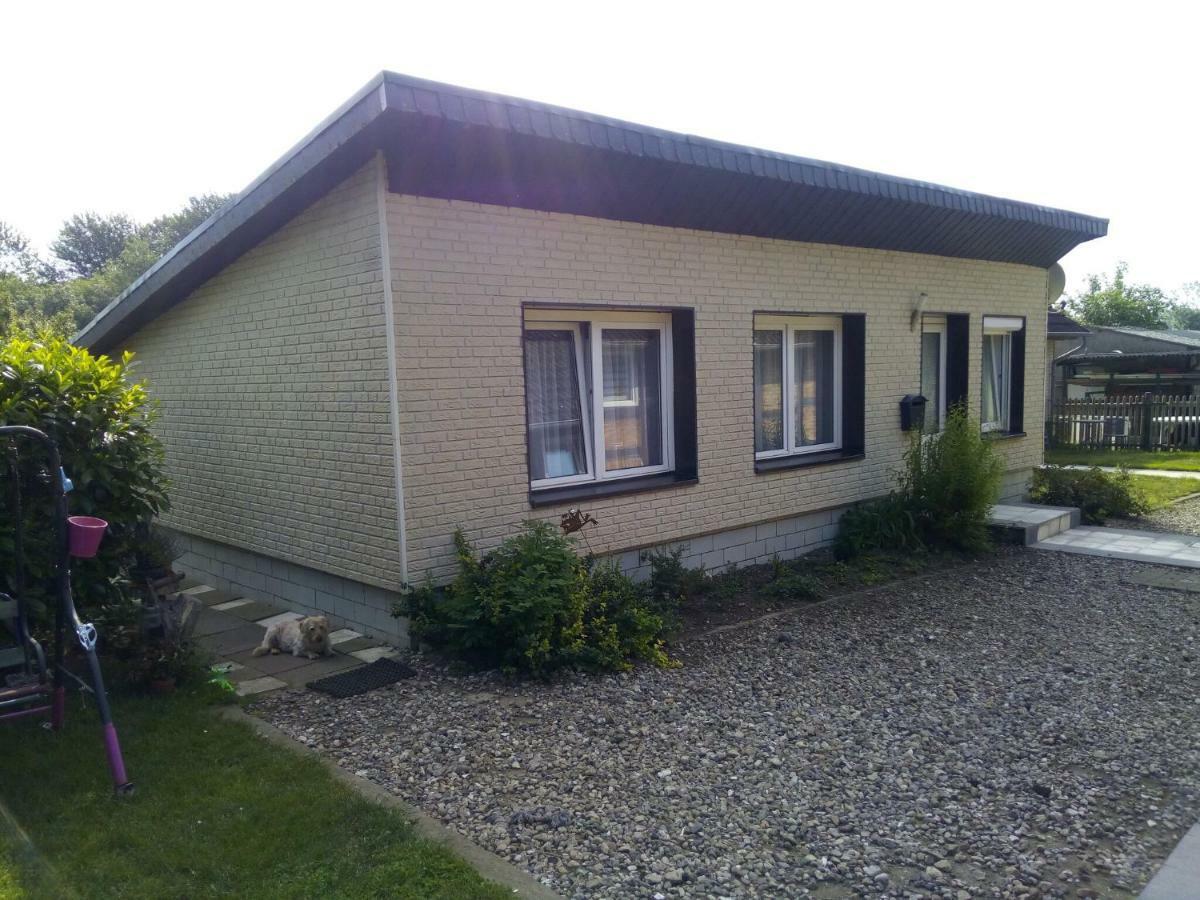 Spacious Bungalow Near Sea In Grundshagen Room photo